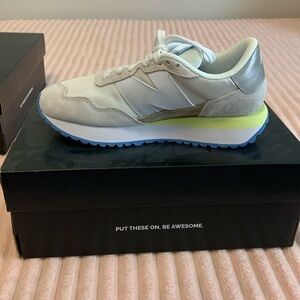 Figs, new balance men’s size 5 1/2 never worn